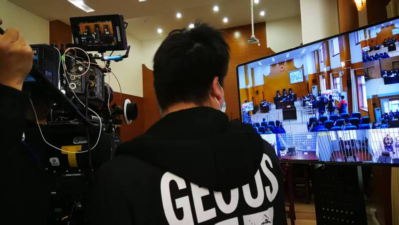 AI生成VS人工创意——包头广告片拍摄公司的技术浪漫主义实践
